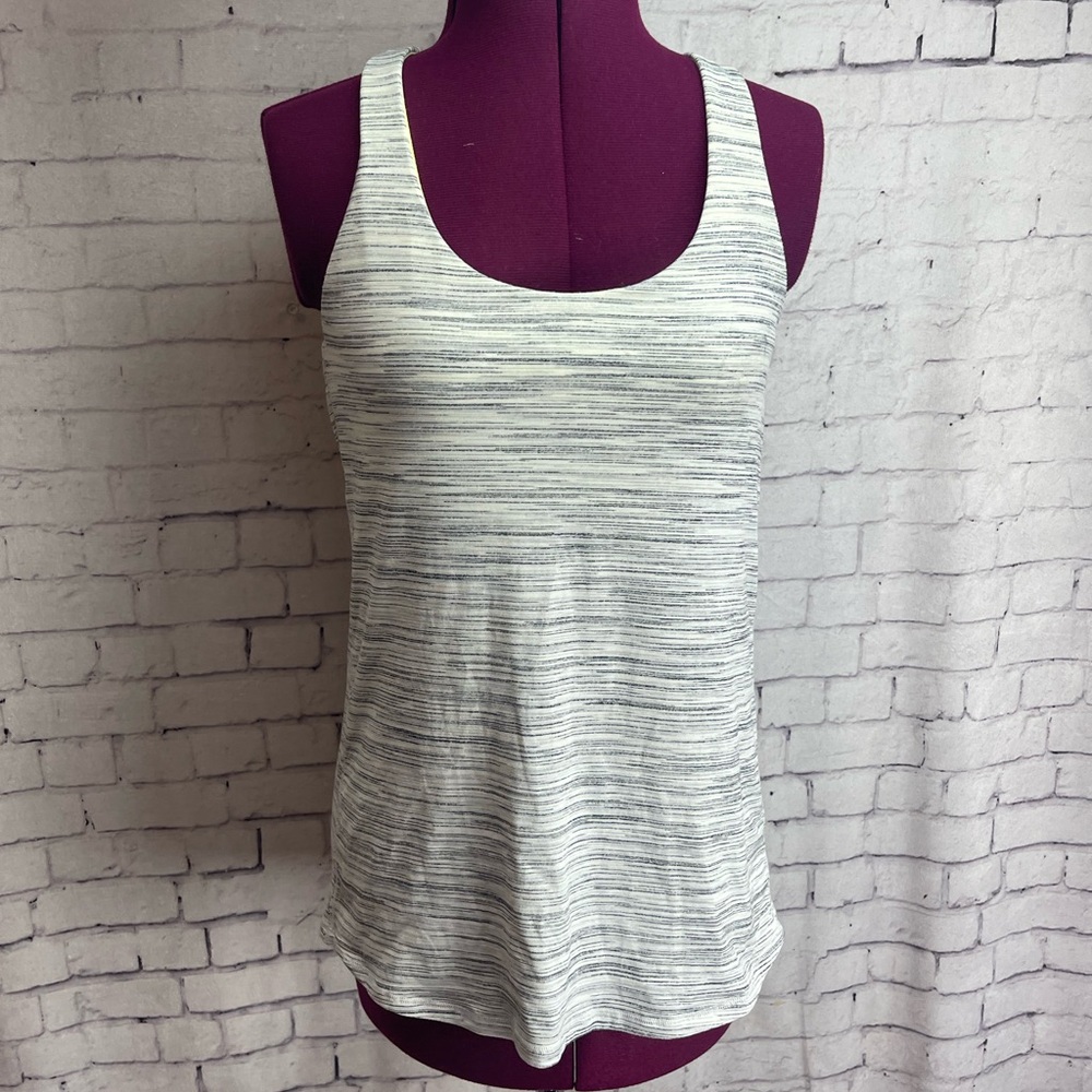 Lululemon size 6 slay the studio 2 in 1 tank gray with yellow bra